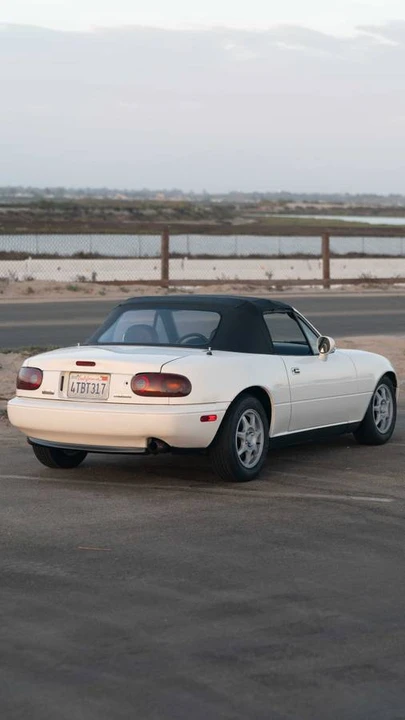 1994 Mazda NA MX-5 Miata - Image 9 of 9