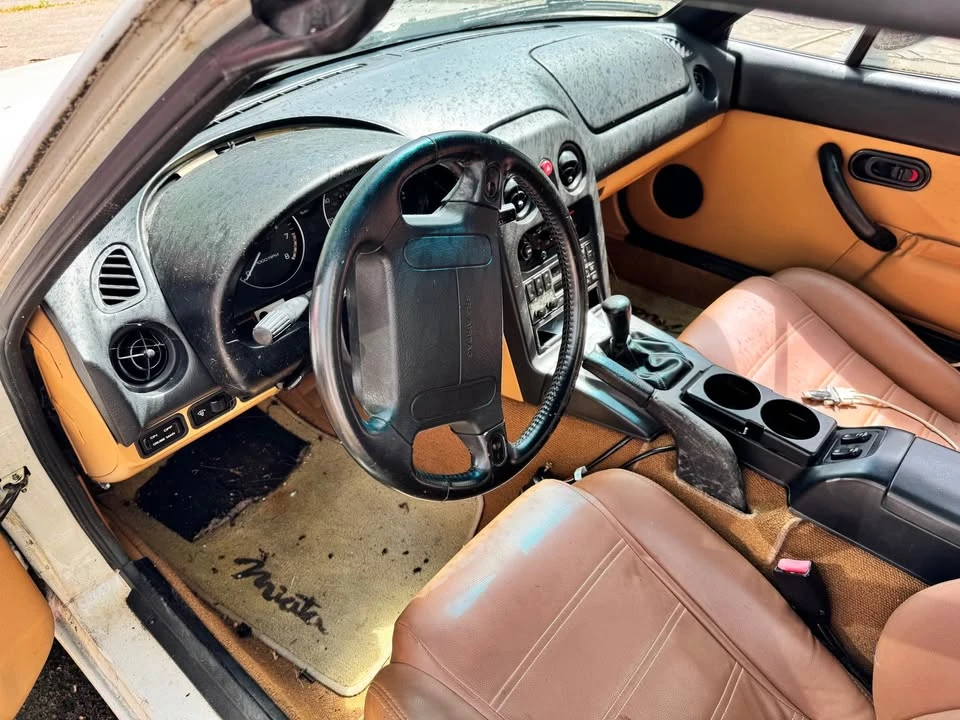 1994 Mazda NA MX-5 Miata - Image 9 of 10