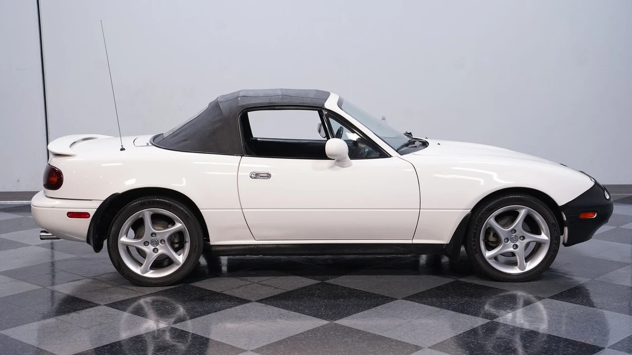 1994 Mazda NA MX-5 Miata - Image 12 of 12