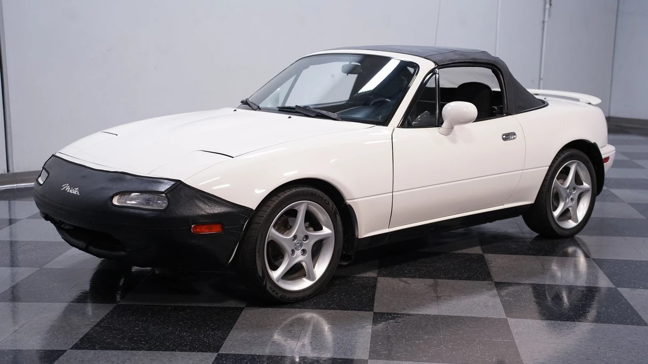 1994 Mazda NA MX-5 Miata - Image 6 of 12