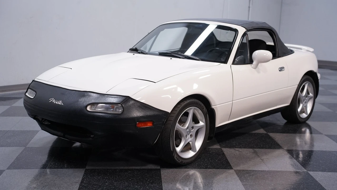 1994 Mazda NA MX-5 Miata - Image 5 of 12