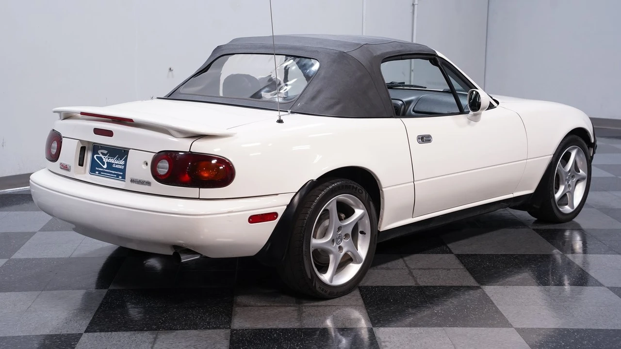 1994 Mazda NA MX-5 Miata - Image 11 of 12
