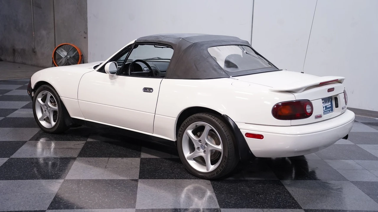 1994 Mazda NA MX-5 Miata - Image 7 of 12