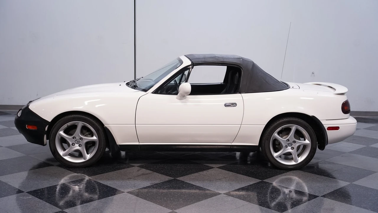 1994 Mazda NA MX-5 Miata - Image 2 of 12