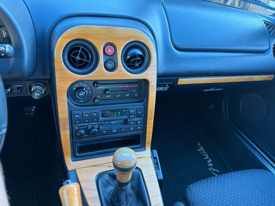 1994 Mazda NA MX-5 Miata - Image 5 of 12