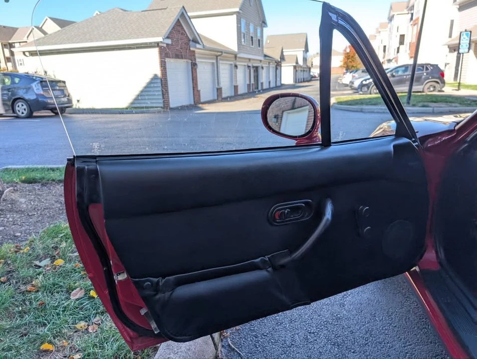 1994 Mazda NA MX-5 Miata - Image 13 of 17