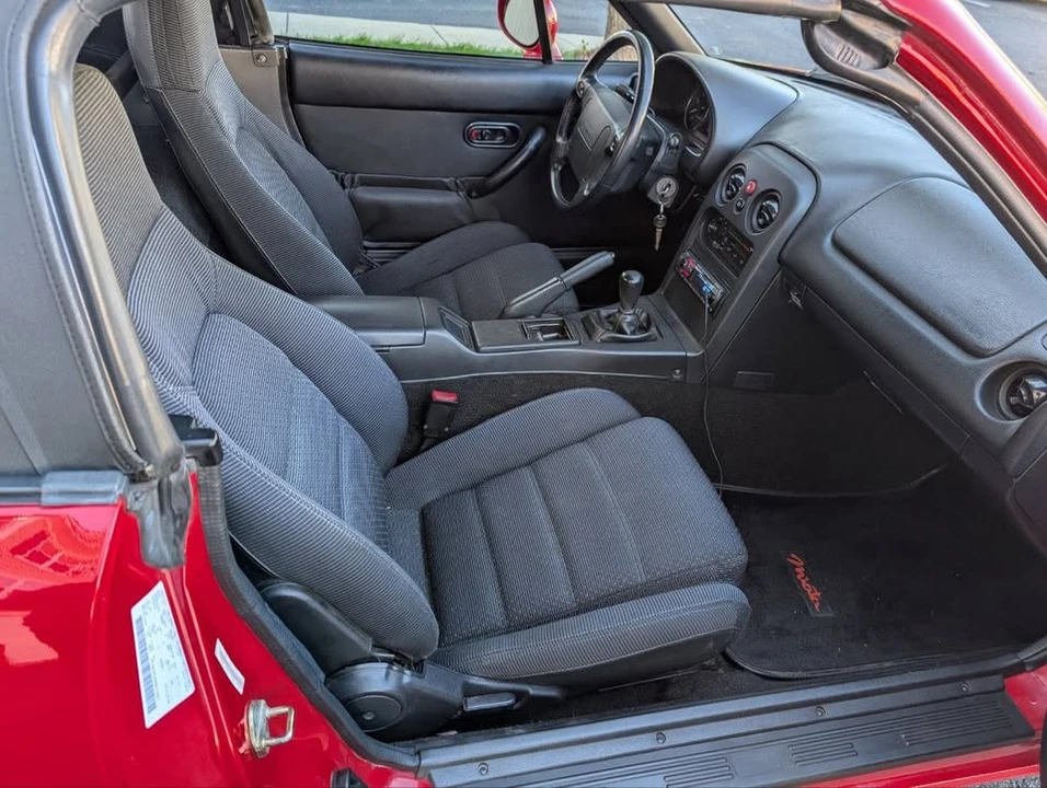 1994 Mazda NA MX-5 Miata - Image 11 of 17
