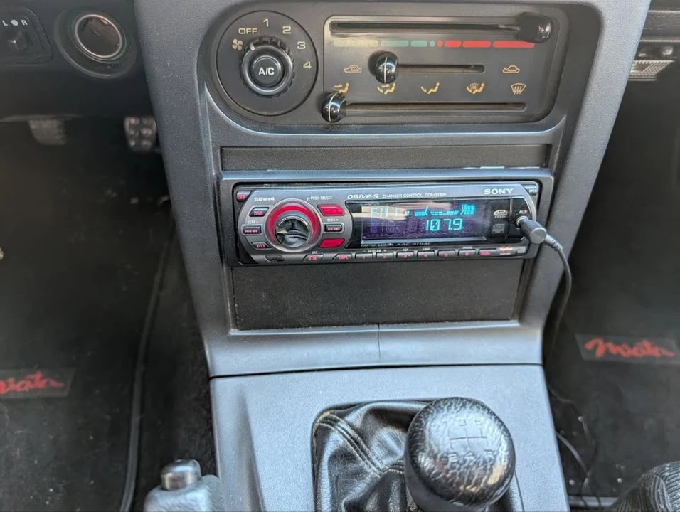 1994 Mazda NA MX-5 Miata - Image 9 of 17