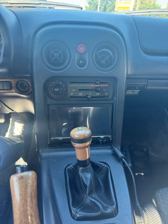 1994 Mazda NA MX-5 Miata - Image 8 of 15