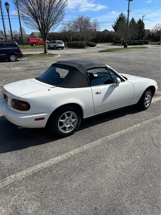 1994 Mazda NA MX-5 Miata - Image 2 of 9