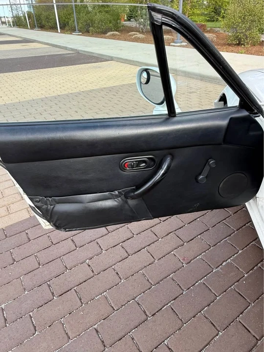 1994 Mazda NA MX-5 Miata - Image 8 of 9