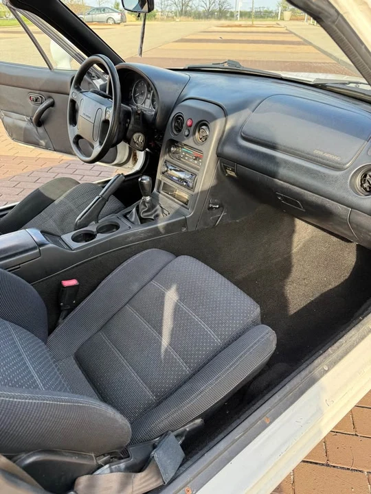 1994 Mazda NA MX-5 Miata - Image 6 of 9