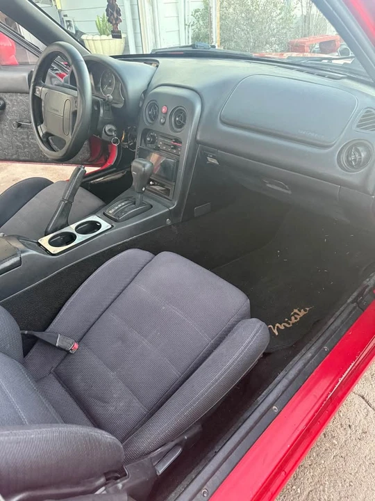 1994 Mazda NA MX-5 Miata - Image 9 of 11