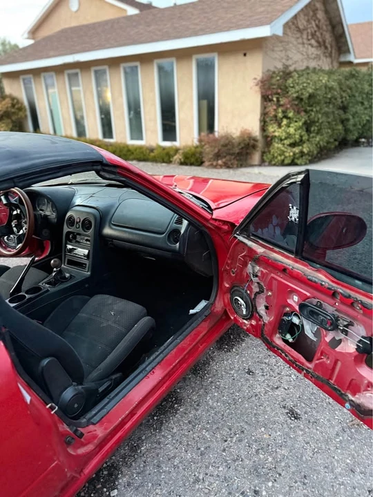 1994 Mazda NA MX-5 Miata - Image 11 of 12