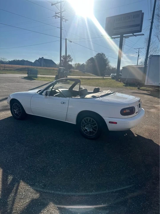 1994 Mazda NA MX-5 Miata - Image 5 of 14
