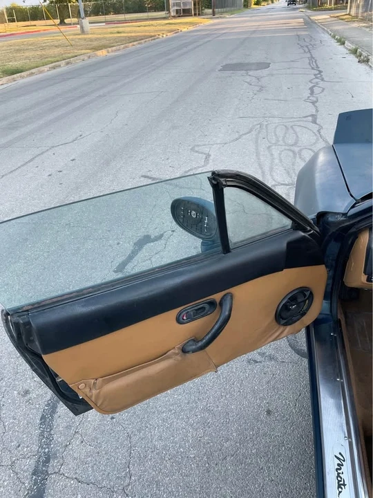 1994 Mazda NA MX-5 Miata - Image 8 of 14