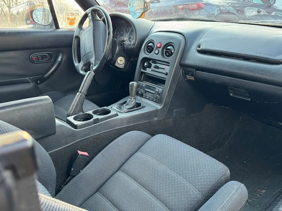 1994 Mazda NA MX-5 Miata - Image 11 of 14