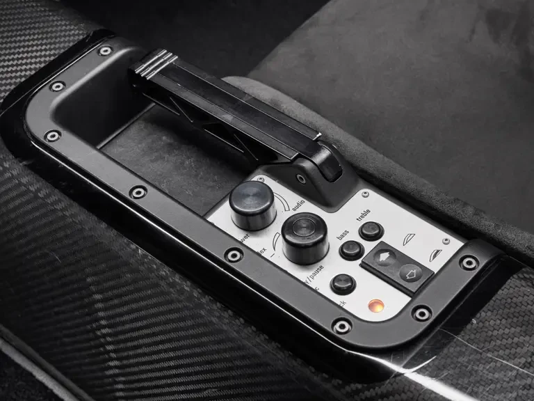 1994 McLaren F1 - Image 22 of 31