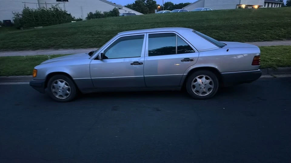 1994 Mercedes-Benz W124 E-Class - Image 2 of 2