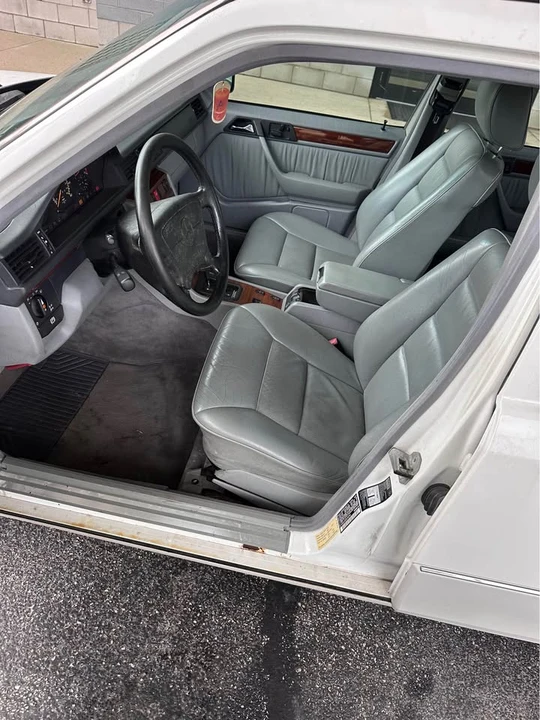 1994 Mercedes-Benz W124 E-Class - Image 10 of 11