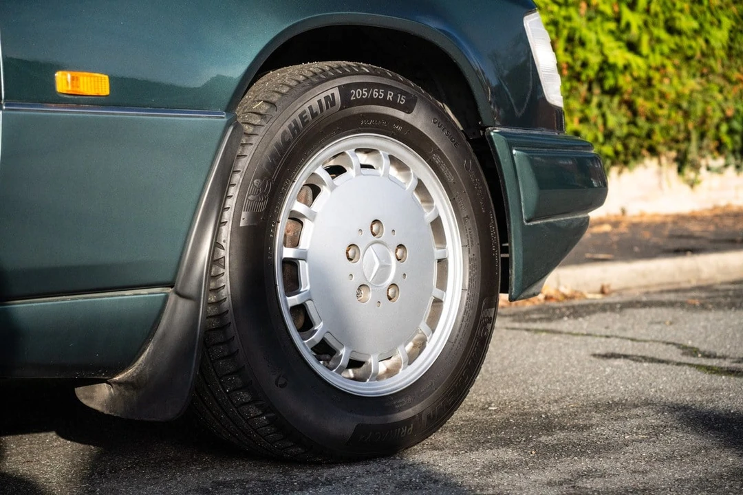 1994 Mercedes-Benz W124 E-Class - Image 18 of 30