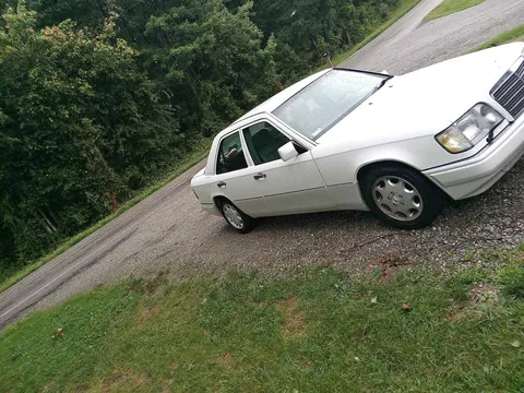 1994 Mercedes-Benz 400 E Sedan 4D