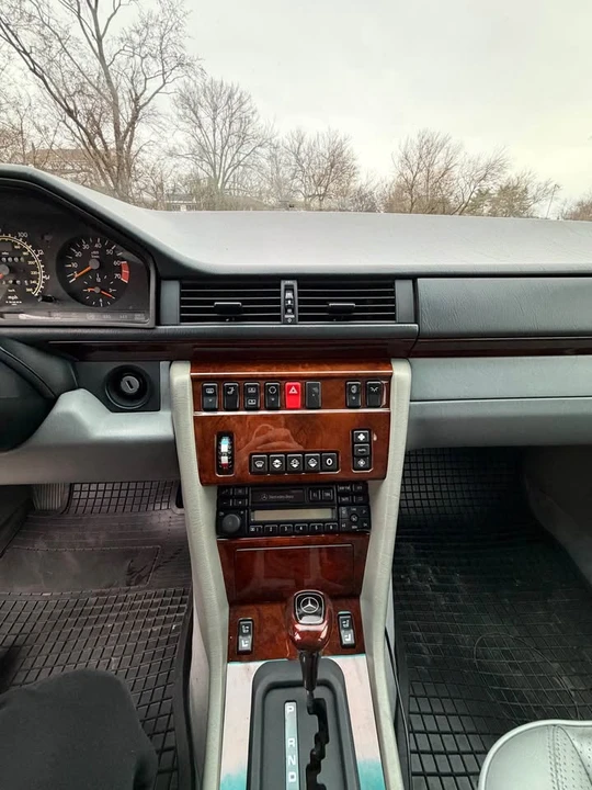 1994 Mercedes-Benz 500E & E500 - Image 10 of 11