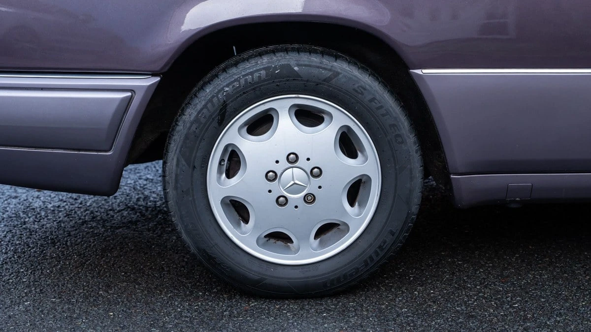 1994 Mercedes-Benz W124 E-Class - Image 10 of 30