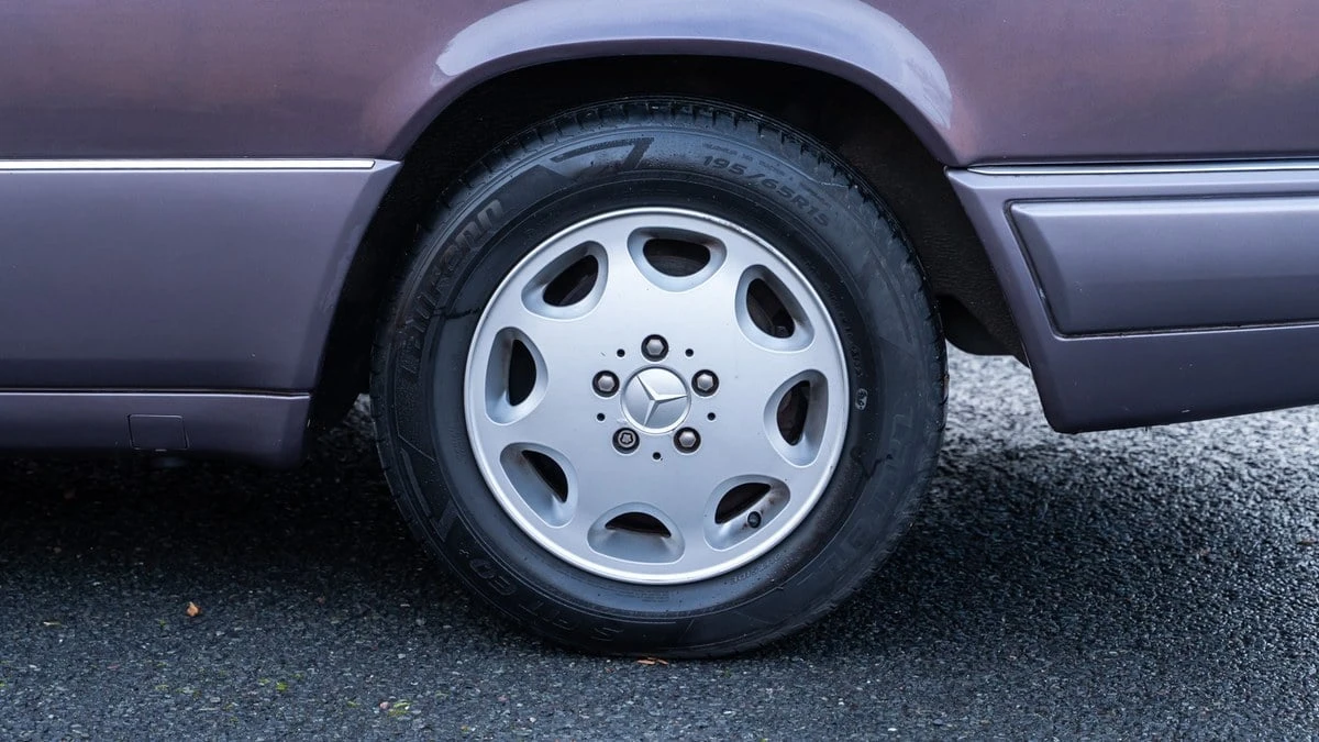 1994 Mercedes-Benz W124 E-Class - Image 11 of 30