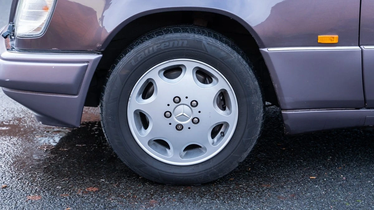 1994 Mercedes-Benz W124 E-Class - Image 12 of 30