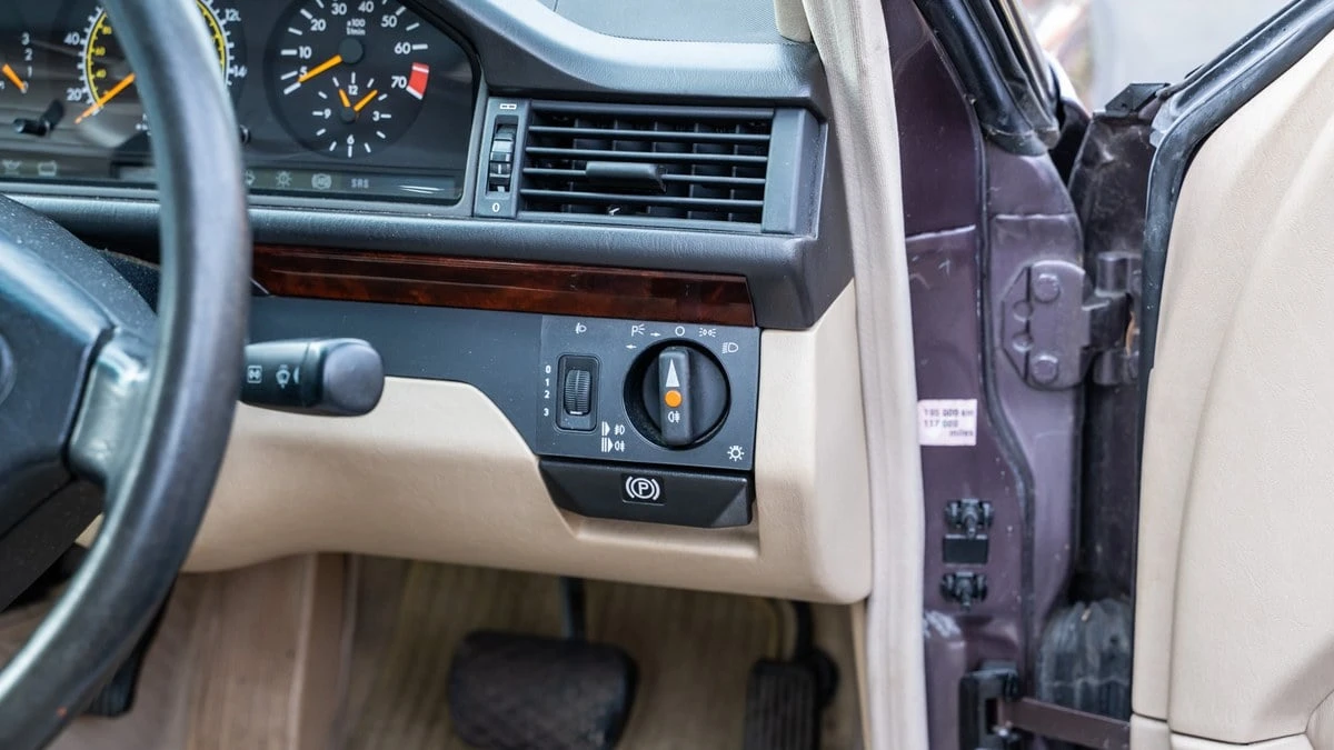 1994 Mercedes-Benz W124 E-Class - Image 19 of 30