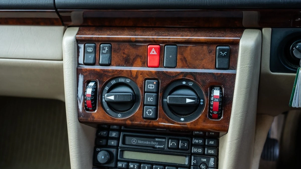 1994 Mercedes-Benz W124 E-Class - Image 24 of 30