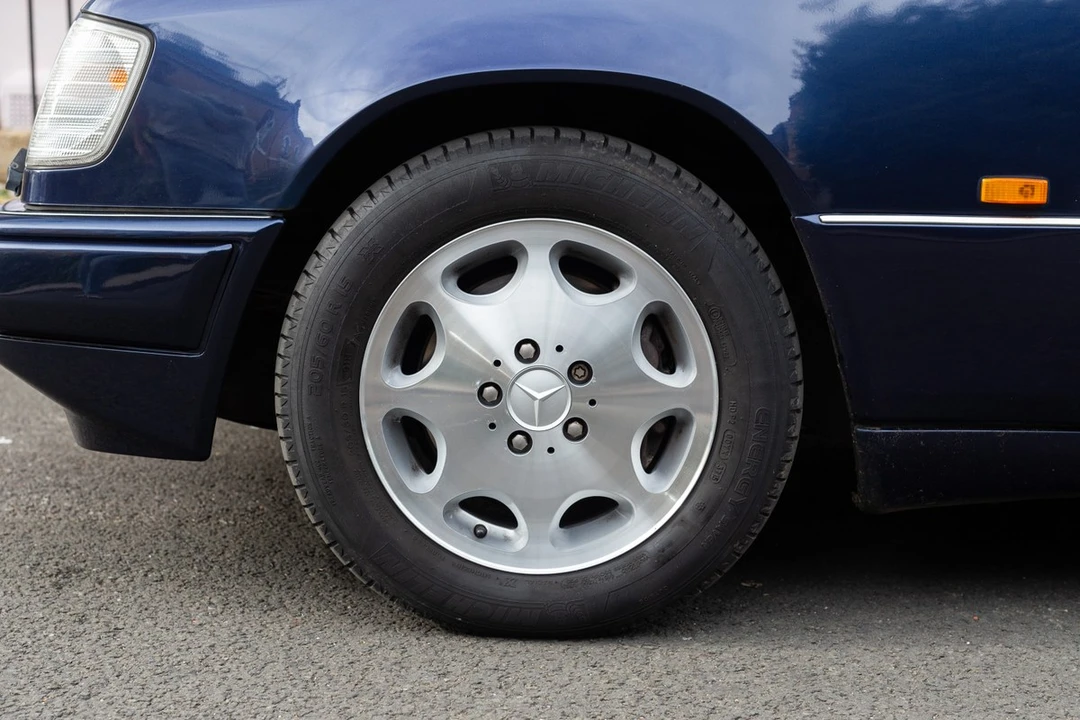 1994 Mercedes-Benz W124 E-Class - Image 18 of 30