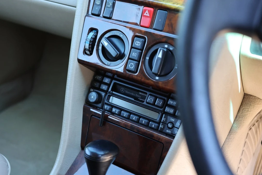 1994 Mercedes-Benz W124 E-Class - Image 23 of 30