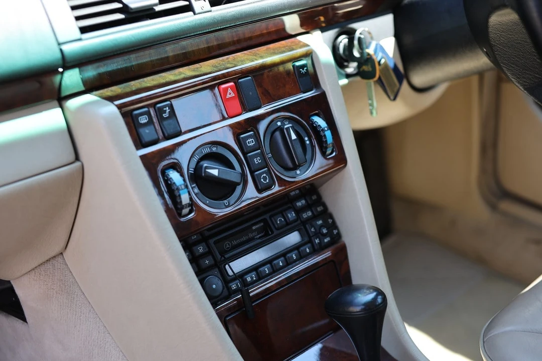 1994 Mercedes-Benz W124 E-Class - Image 28 of 30