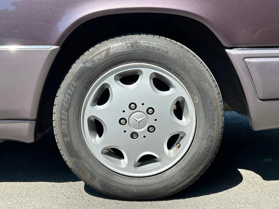 1994 Mercedes-Benz W124 E-Class - Image 18 of 30