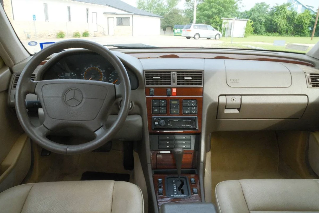 1994 Mercedes-Benz W202 C-Class - Image 9 of 17
