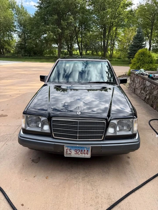 1994 Mercedes-Benz W124 E-Class - Image 2 of 14