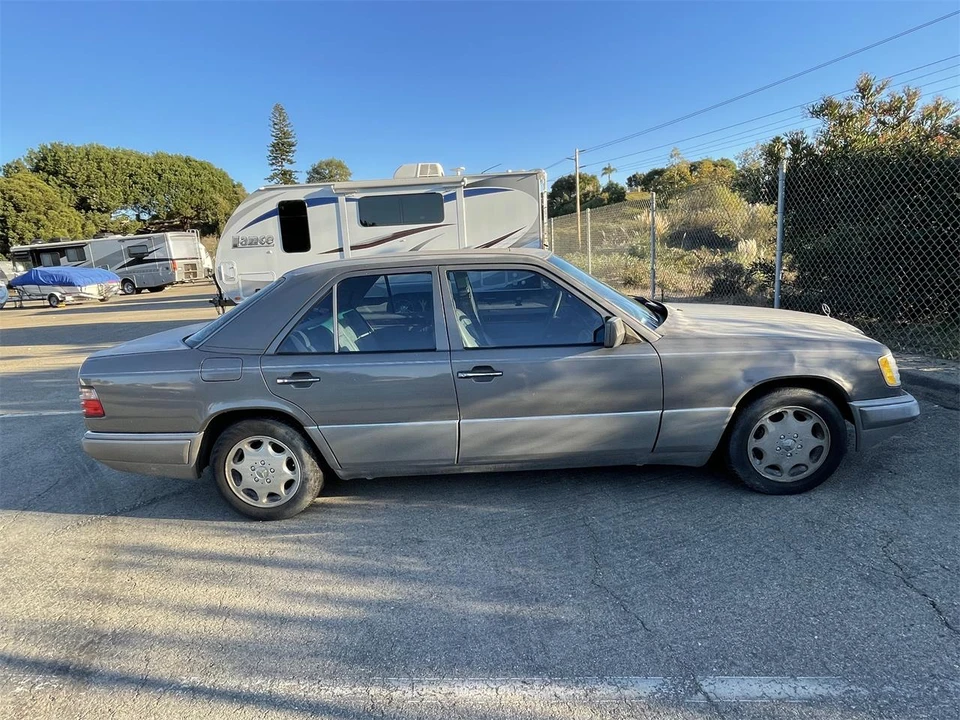 1994 Mercedes-Benz W124 E-Class - Image 3 of 13