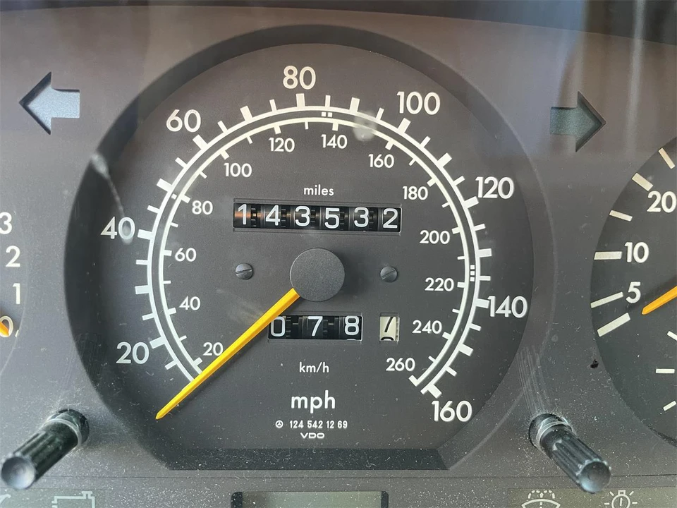 1994 Mercedes-Benz W124 E-Class - Image 12 of 13