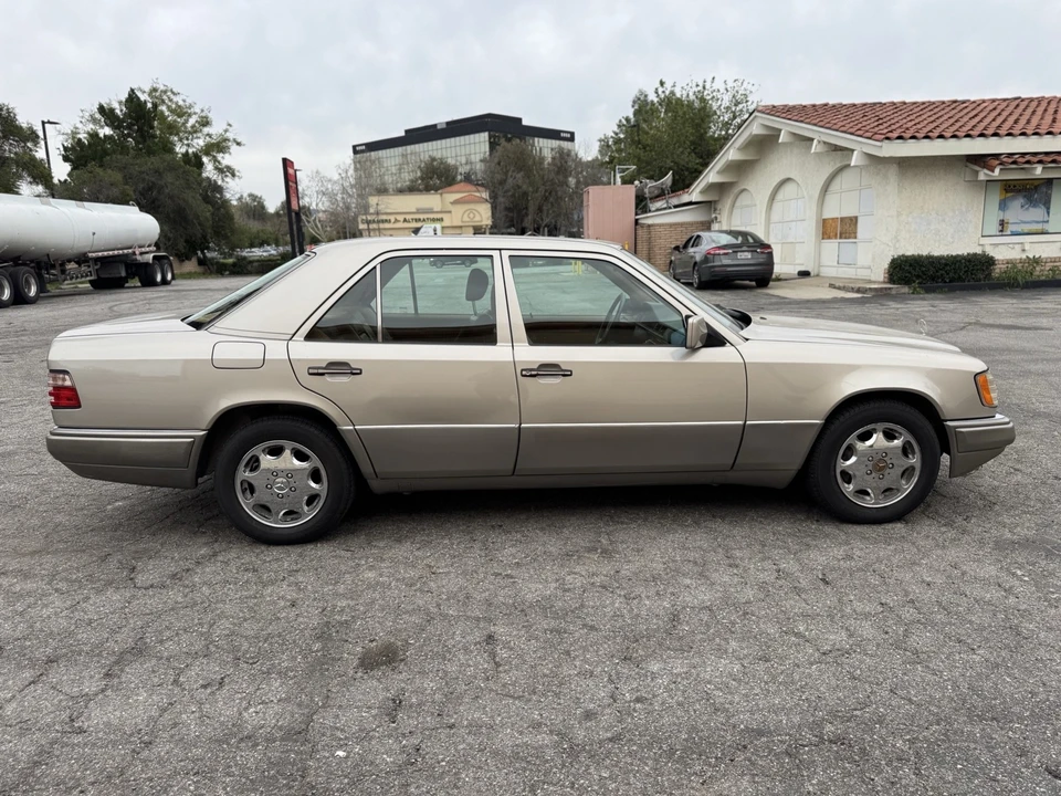 1994 Mercedes-Benz W124 E-Class - Image 11 of 21