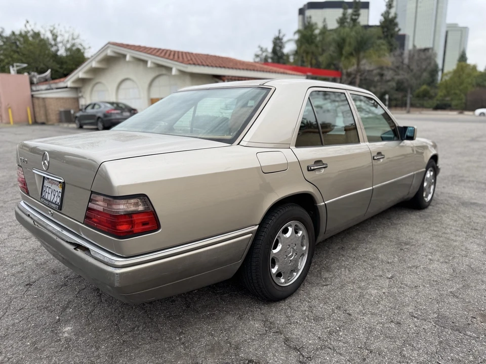 1994 Mercedes-Benz W124 E-Class - Image 9 of 21
