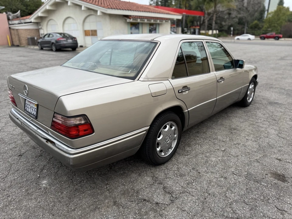 1994 Mercedes-Benz W124 E-Class - Image 10 of 21