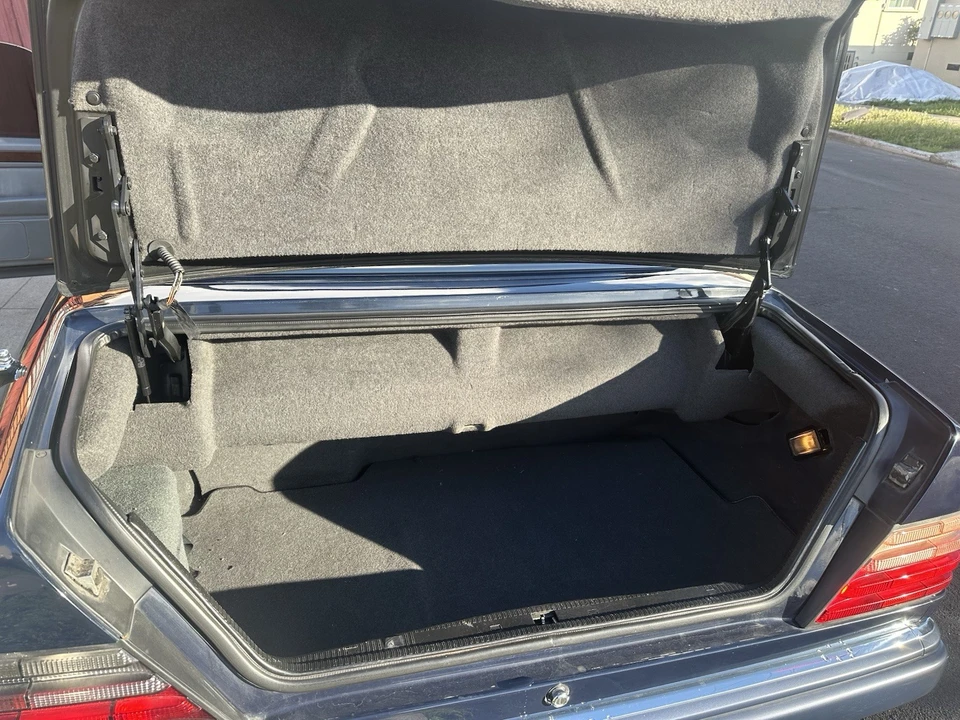 1994 Mercedes-Benz W124 E-Class - Image 12 of 24
