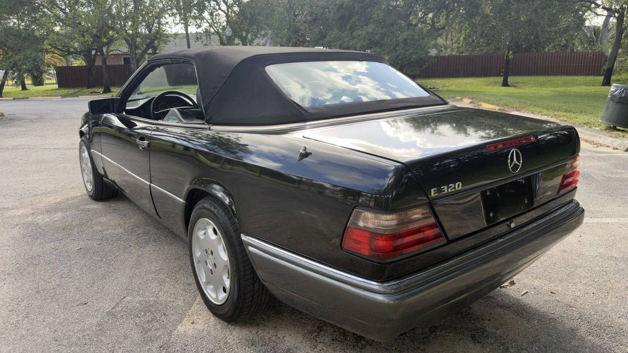 1994 Mercedes-Benz W124 E-Class - Image 11 of 21