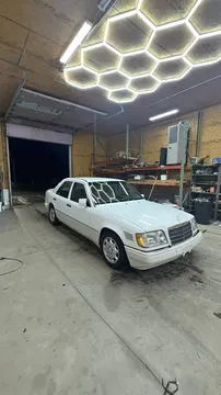 1994 Mercedes-Benz E-Class E 300D Sedan 4D