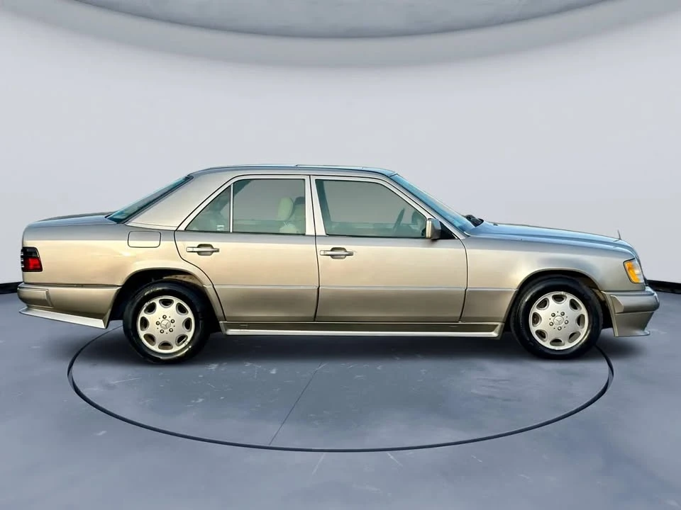 1994 Mercedes-Benz W124 E-Class - Image 9 of 20