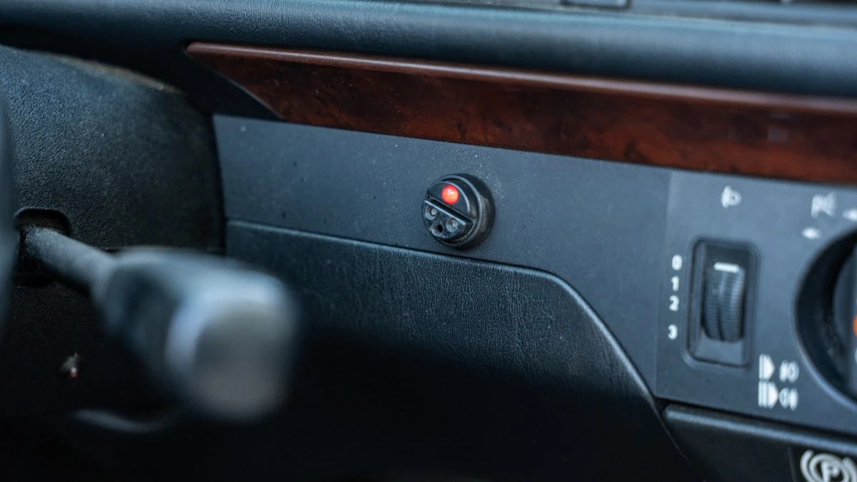 1994 Mercedes-Benz W124 E-Class - Image 27 of 30