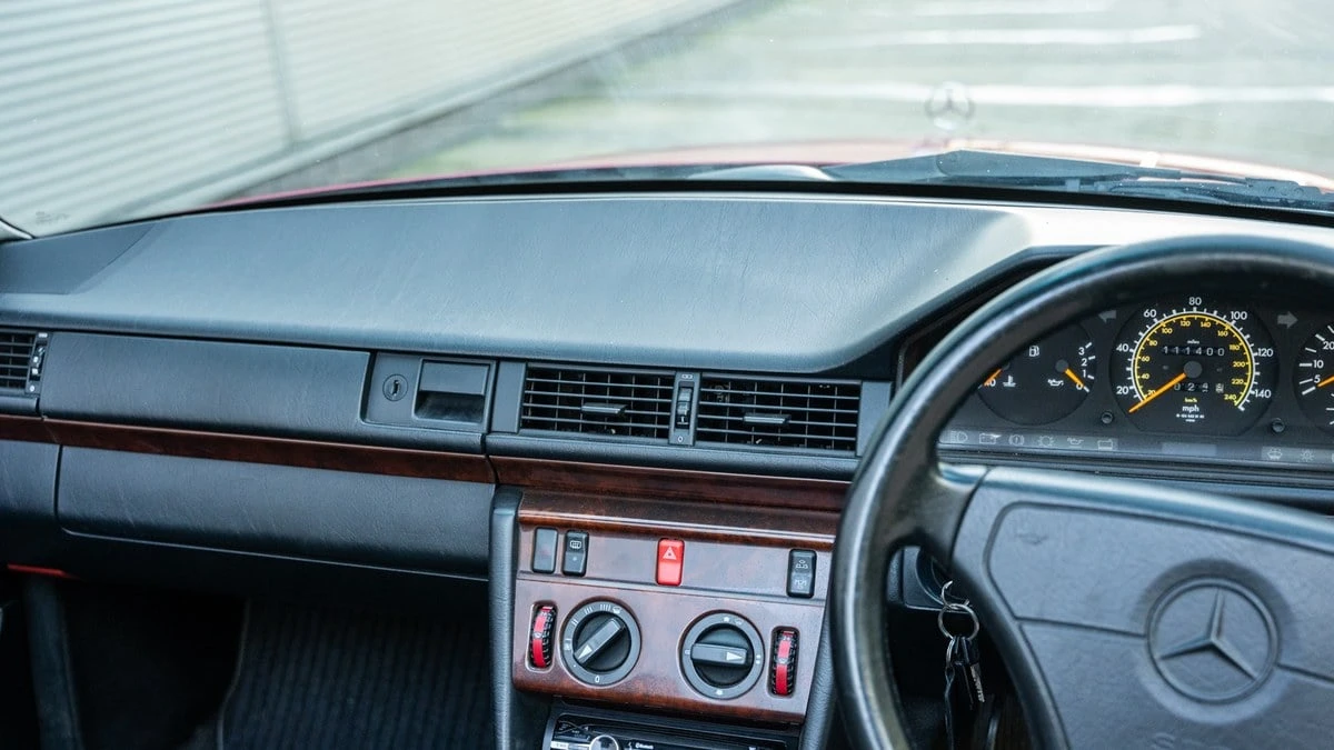 1994 Mercedes-Benz W124 E-Class - Image 23 of 30