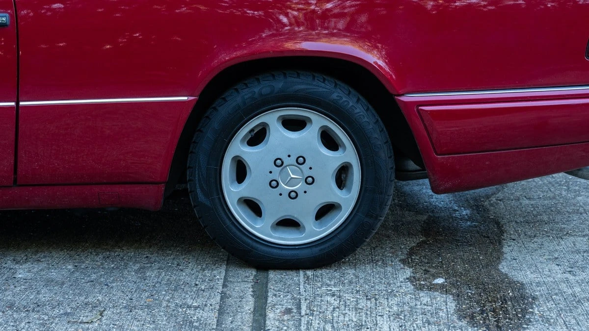 1994 Mercedes-Benz W124 E-Class - Image 13 of 30